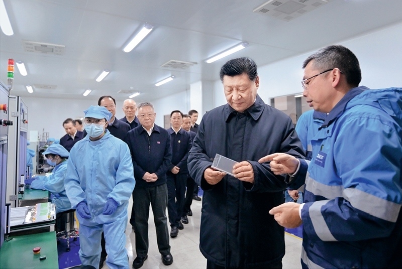 2024年3月18日至21日，中共中央總書記、國家主席、中央軍委主席習(xí)近平在湖南考察。這是18日下午，習(xí)近平在中德合資企業(yè)巴斯夫杉杉電池材料有限公司考察。 新華社記者 謝環(huán)馳/攝