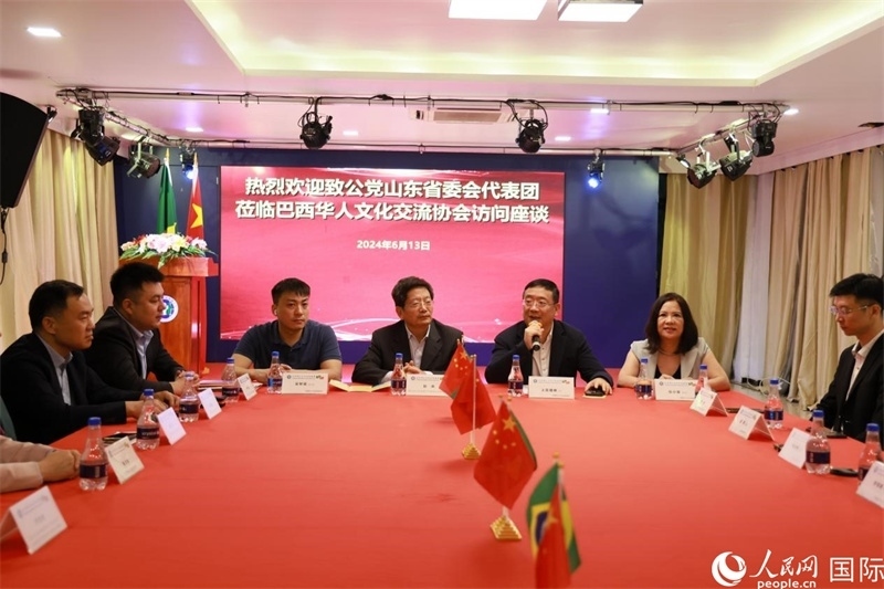 巴西華人文化交流協(xié)會主席上官劍鋒在座談會上致辭。人民網(wǎng)記者 宋亦然攝