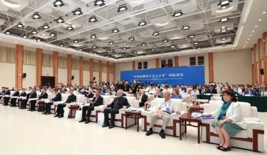 6月12日，“中國(guó)新疆的歷史與未來(lái)”國(guó)際論壇在喀什舉辦。（圖片來(lái)源：民族畫(huà)報(bào)）