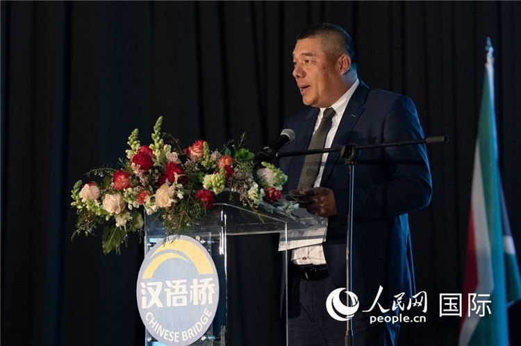 南中經(jīng)貿(mào)協(xié)會(huì)秘書(shū)長(zhǎng)韋冬澤做主旨發(fā)言。人民日?qǐng)?bào)非洲中心分社 希拉茲·莫林?jǐn)z