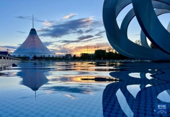 這是7月1日在哈薩克斯坦首都阿斯塔納拍攝的“可汗之帳”購物中心。新華社記者 岳月偉 攝