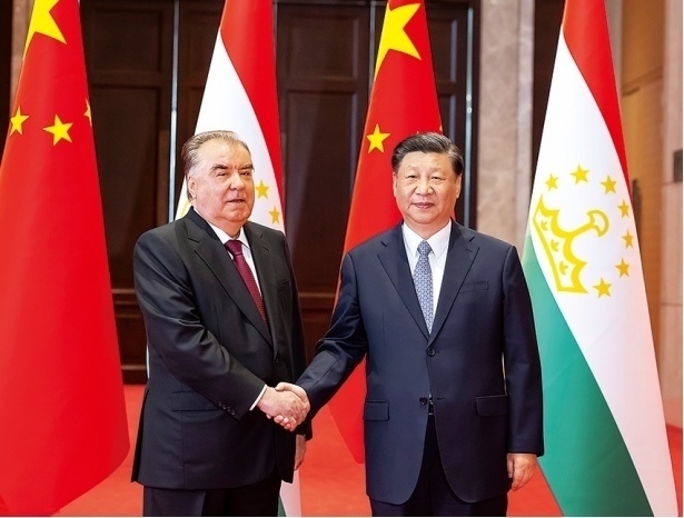 2023年5月，國家主席習近平在西安同來華出席中國—中亞峰會并進行國事訪問的塔吉克斯坦總統拉赫蒙會談。新華社記者 丁海濤 攝