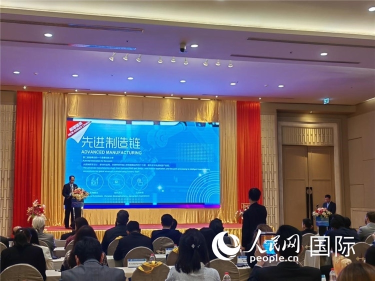 承辦方介紹第二屆鏈博會招展布展情況。人民網(wǎng)記者楊一攝