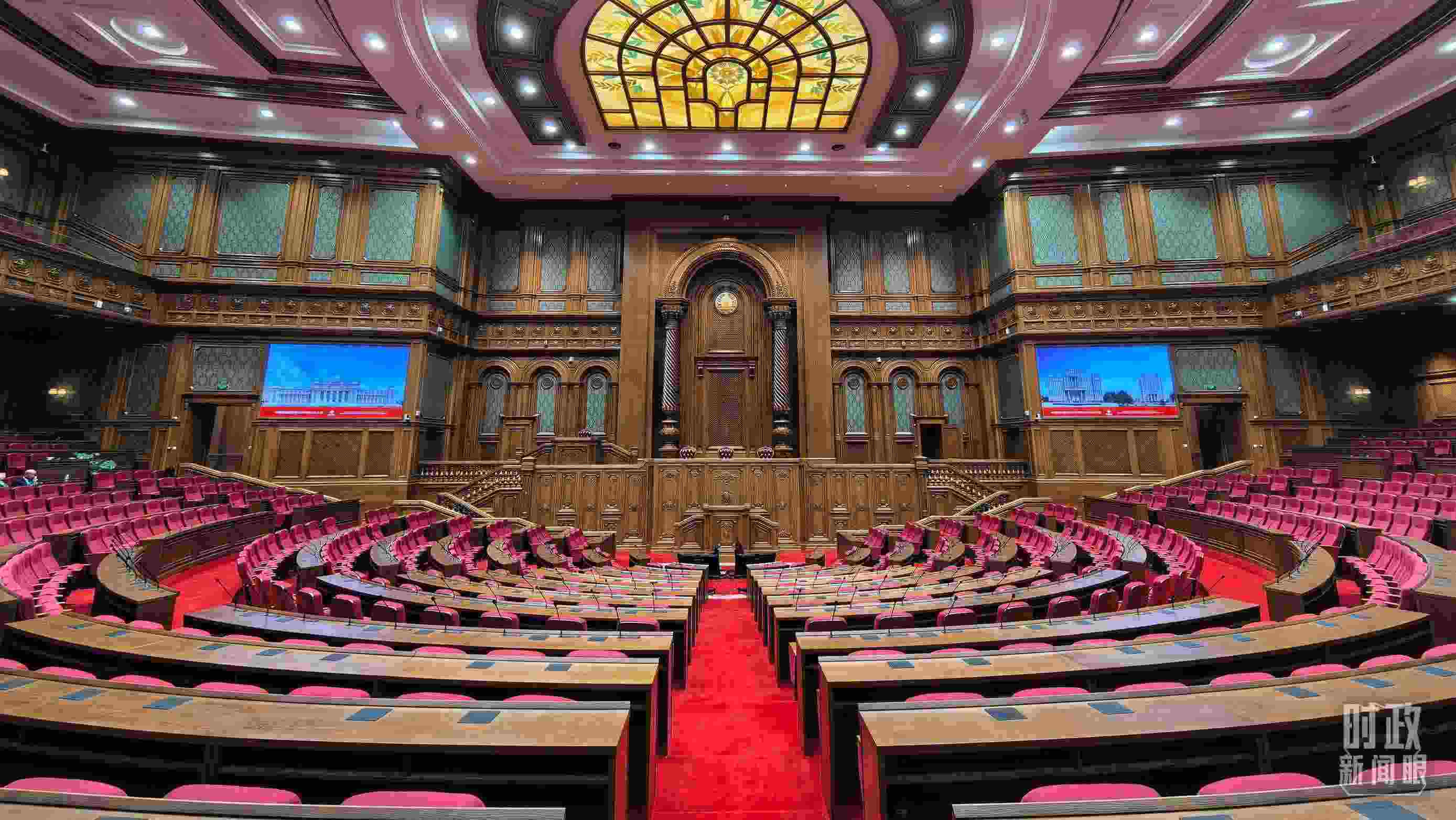 △中方援建塔議會(huì)大樓內(nèi)的聯(lián)席議會(huì)廳。（總臺(tái)央視記者陸泓宇拍攝）