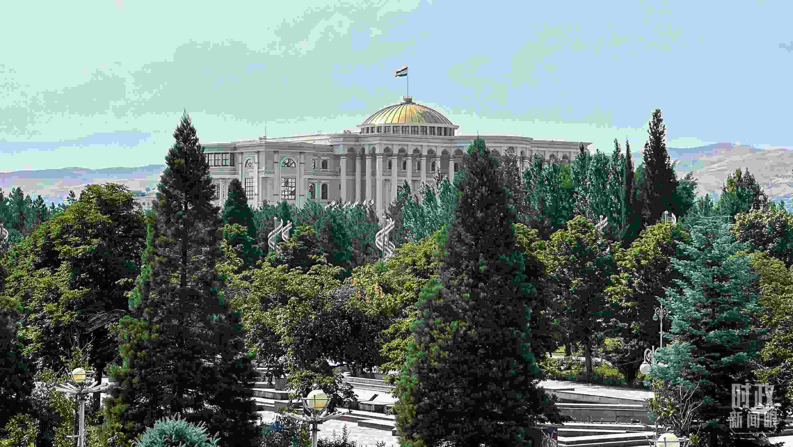 △塔吉克斯坦總統(tǒng)府。（總臺(tái)央視記者趙化拍攝）