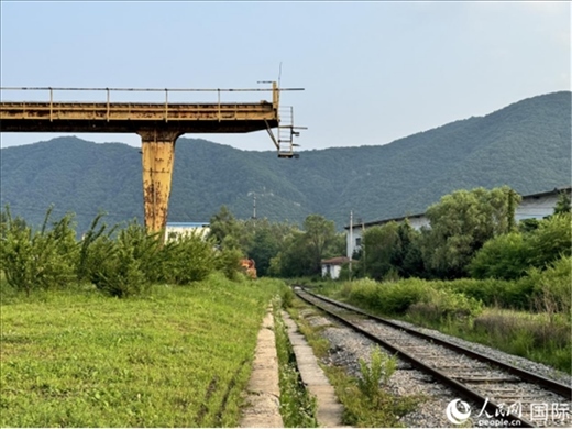 通鋼產(chǎn)品通過鐵路運輸出場。人民網(wǎng) 謝瑩攝