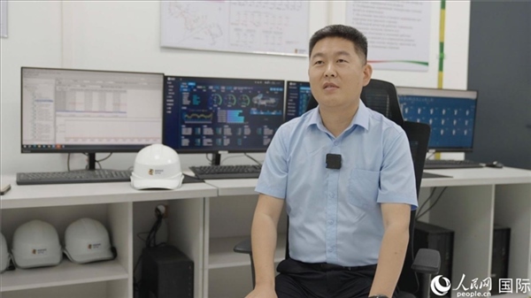 哈薩克斯坦能源投資公司副總經(jīng)理、總工程師張亮在接受人民網(wǎng)記者采訪。 人民網(wǎng)記者 葛泰佚攝