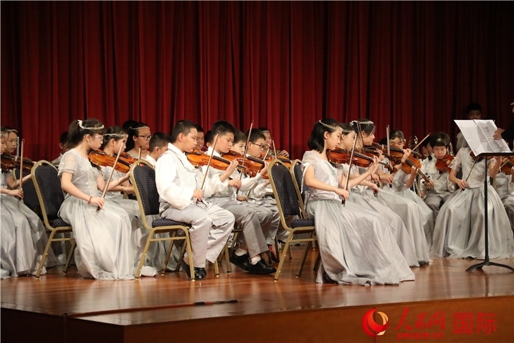 北京市學(xué)生金帆藝術(shù)團(tuán)的學(xué)生們演奏音樂。人民網(wǎng)記者 李志偉攝