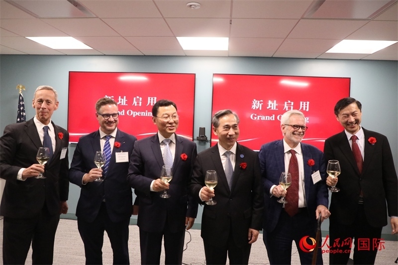 4、美中貿(mào)易全國(guó)委員會(huì)會(huì)長(zhǎng)克雷格·艾倫、美國(guó)商會(huì)高級(jí)副會(huì)長(zhǎng)傅瑞偉等美國(guó)工商界代表出席活動(dòng)。 人民網(wǎng)記者 李志偉攝