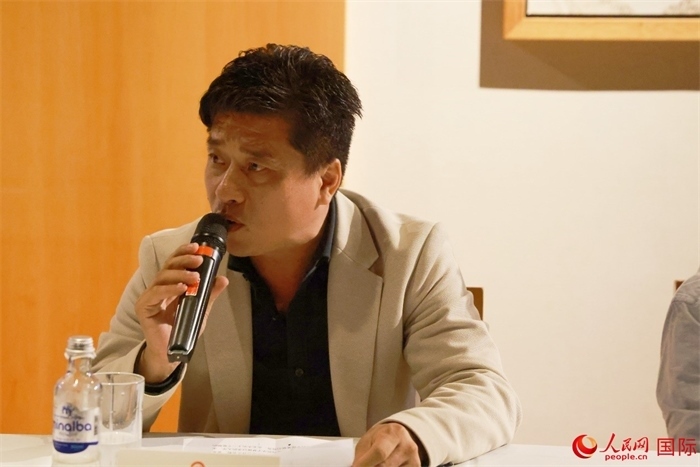 巴西中國浙江商會會長鄭俠茂在座談會上致辭。人民網記者 陳海琪攝