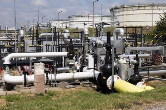 這是2022年5月24日在匈牙利薩茲豪隆包陶多瑙河煉油廠拍攝的連接匈牙利和俄羅斯的“友誼”輸油管道入口點(diǎn)。新華社發(fā)（弗爾季·奧蒂洛攝）