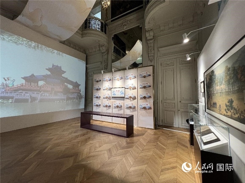 中國風(fēng)與法國經(jīng)典建筑相互融合。 人民網(wǎng)記者 何蒨攝