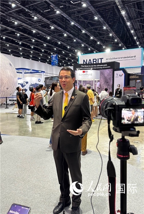 泰國國家天文研究所所長薩蘭接受采訪。人民網(wǎng)記者簡承淵攝