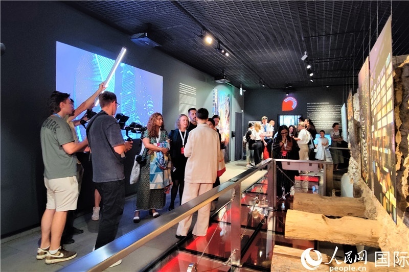 金磚國家城市主題攝影展現(xiàn)場。人民網(wǎng)記者 于宏建攝