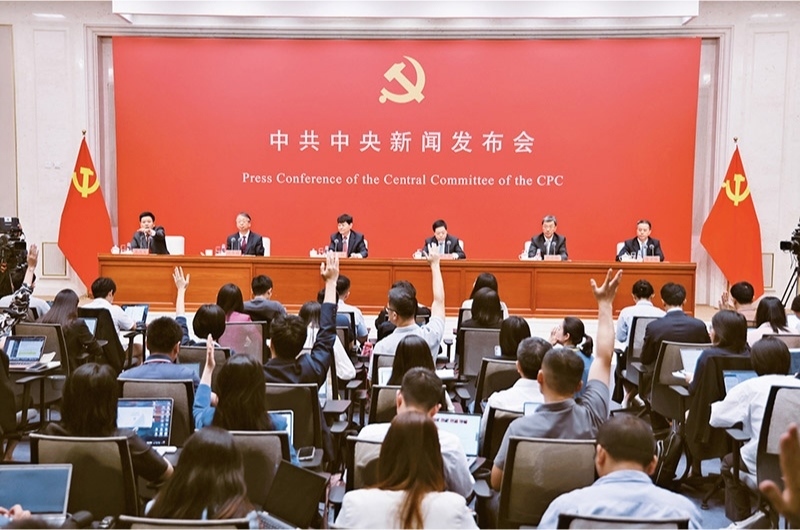 黨的二十屆三中全會是在以中國式現(xiàn)代化全面推進(jìn)強(qiáng)國建設(shè)、民族復(fù)興偉業(yè)的關(guān)鍵時期召開的一次十分重要的會議。圖為2024年7月19日，中共中央舉行新聞發(fā)布會，介紹和解讀黨的二十屆三中全會精神。 新華社記者 金立旺/攝