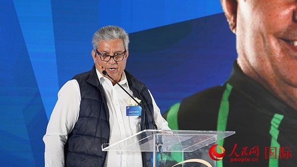 茨瓦尼市市長委員會(huì)成員漢內(nèi)斯·科茲致辭。人民網(wǎng) 張茜攝