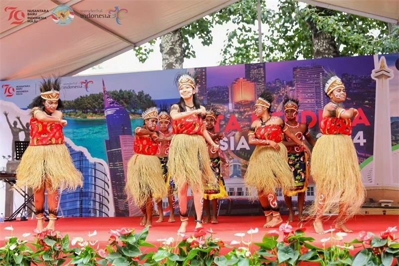 印尼在華留學(xué)生表演民族特色舞蹈。