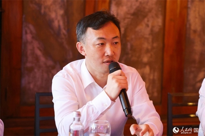 中國(guó)駐里約熱內(nèi)盧代總領(lǐng)事王海濤在座談會(huì)上致辭。人民網(wǎng)記者 陳海琪攝