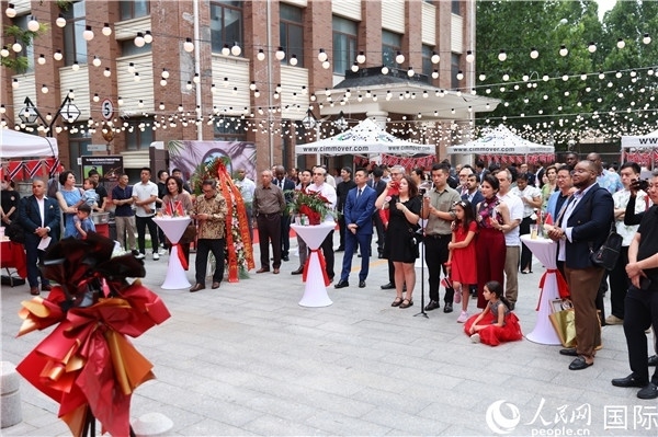 特立尼達和多巴哥駐華使館在其館內(nèi)慶祝特多獨立62周年。人民網(wǎng)記者 趙益普攝