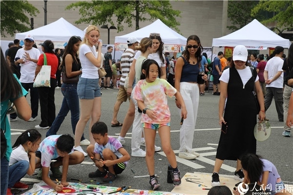 4、活動吸引了很多小朋友參加。 人民網(wǎng)記者 李志偉攝