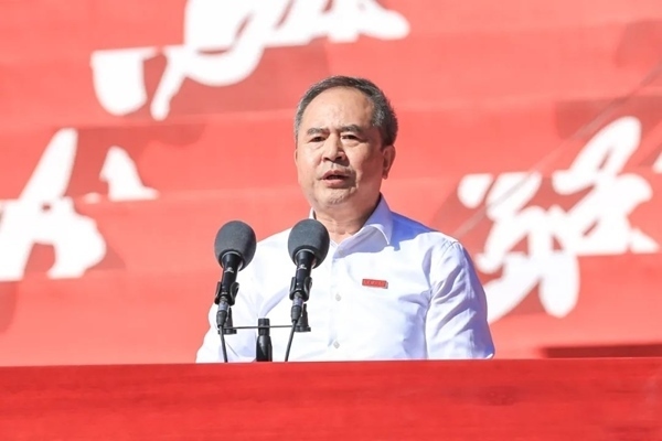 中國科學(xué)院院士、大連理工大學(xué)校長賈振元在2024級新生開學(xué)典禮上致辭。校方供圖