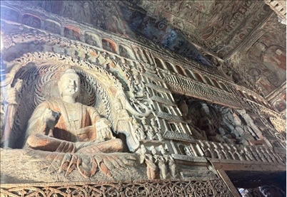 云岡石窟一角。人民網(wǎng) 曹欣悅攝