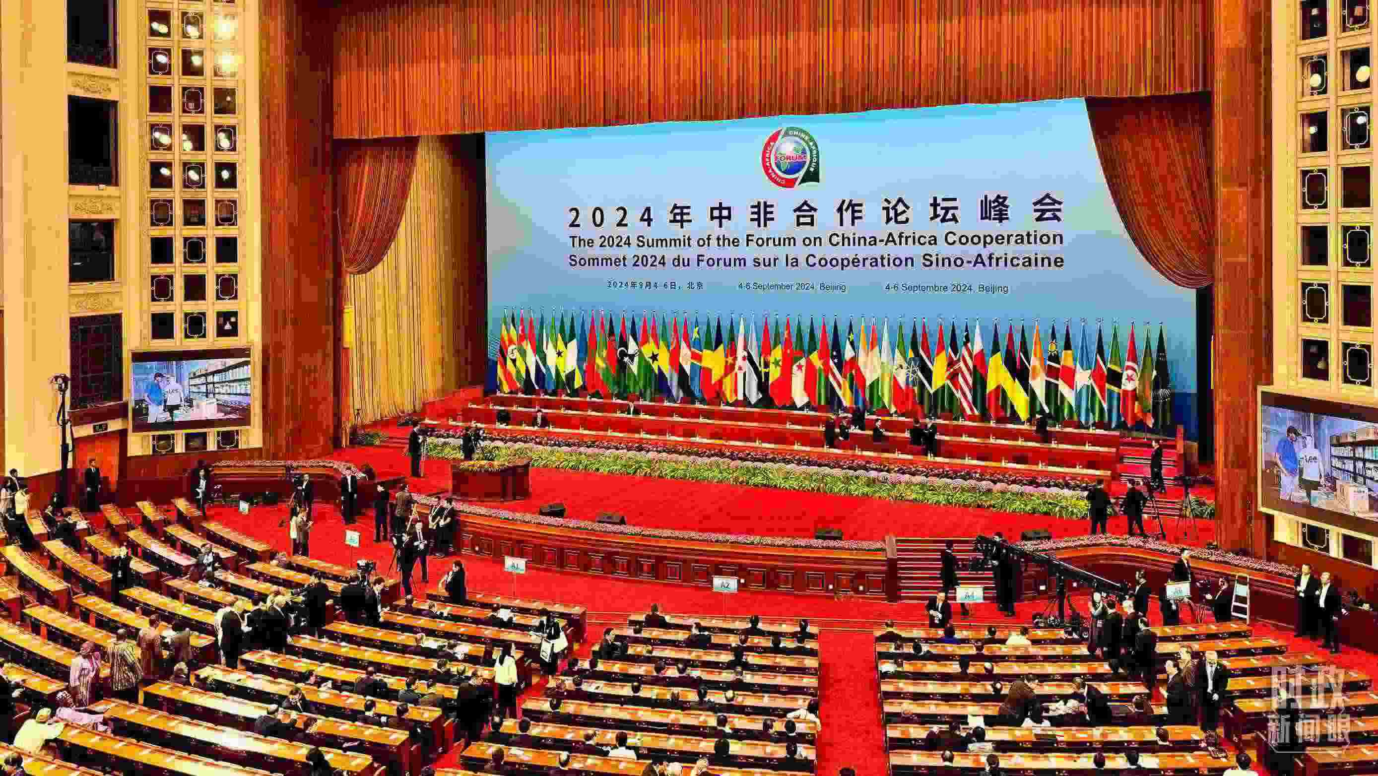  △9月5日上午，中非合作論壇北京峰會(huì)開幕式在北京人民大會(huì)堂舉行。這是開始前的現(xiàn)場(chǎng)。（總臺(tái)央視記者李增仁拍攝）
