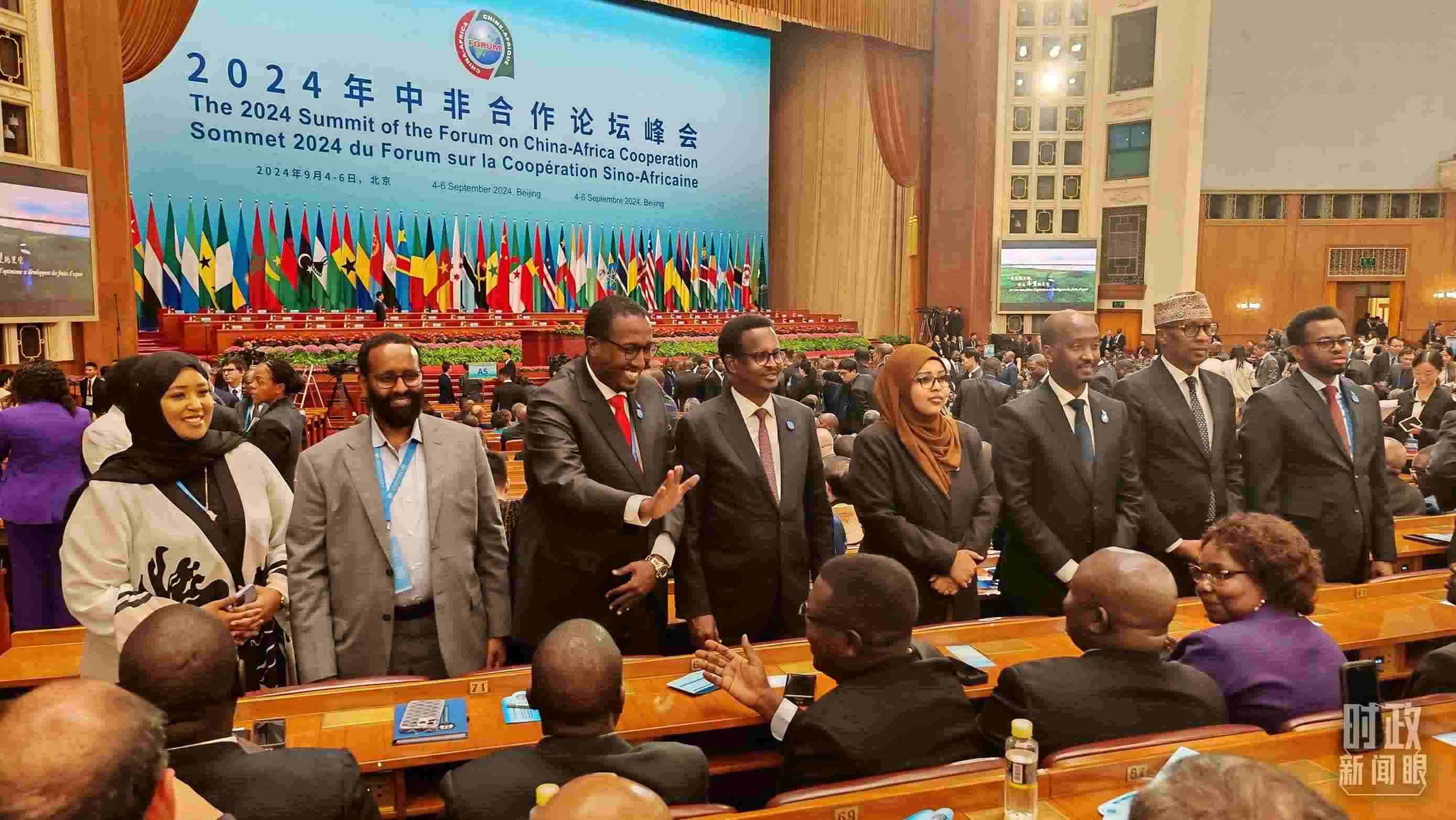  △峰會(huì)搭建溝通的橋梁。（總臺(tái)央視記者鄂介甫、周倜拍攝）