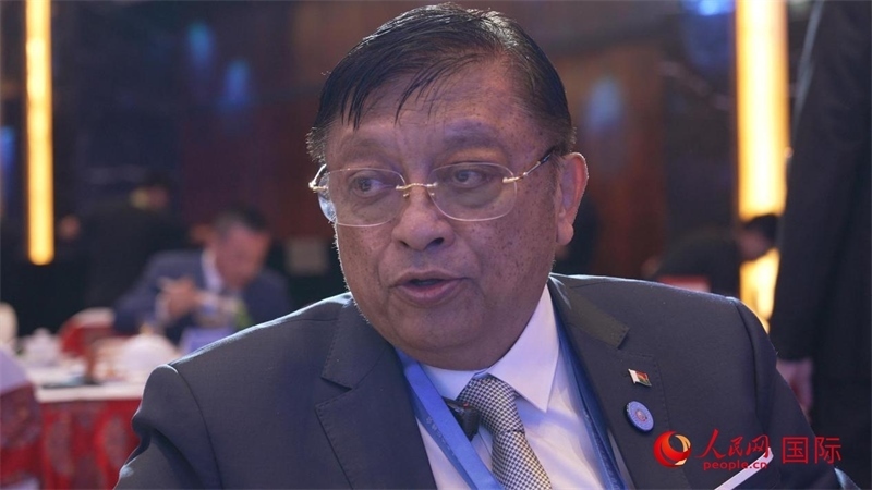 讓·路易·羅班松大使接受人民網(wǎng)專(zhuān)訪(fǎng)。人民網(wǎng) 張若涵攝