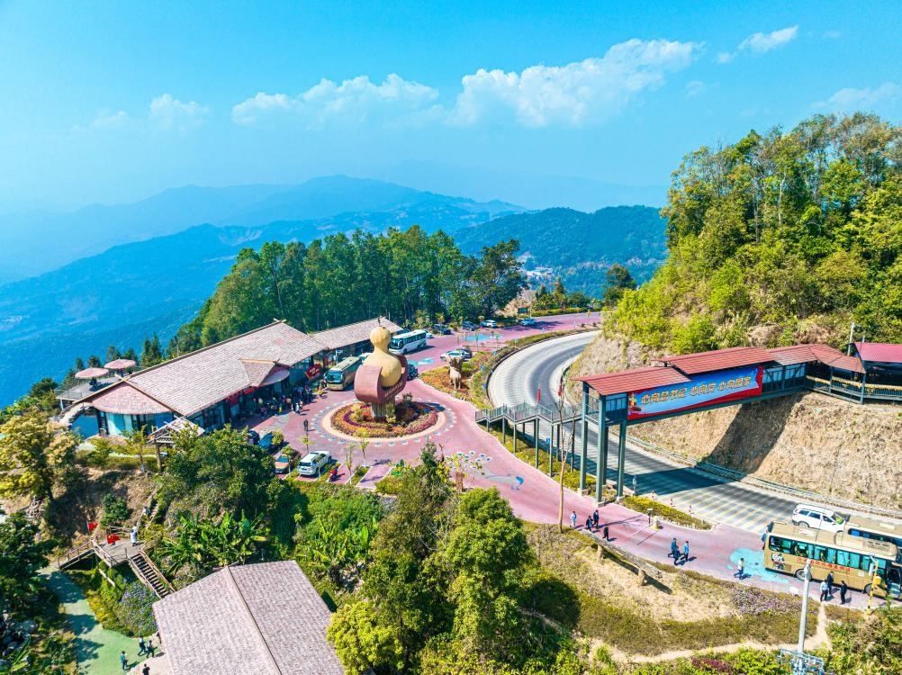 這是位于班洪鄉(xiāng)班洪村下班壩自然村的葫蘆王地AAAA級(jí)景區(qū)游客服務(wù)中心。（滄源縣融媒體中心供圖）