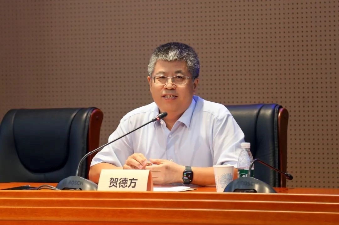 國務(wù)院參事、科技部原副秘書長、中國科技評(píng)估與成果管理研究會(huì)理事長賀德方致辭。主辦方供圖