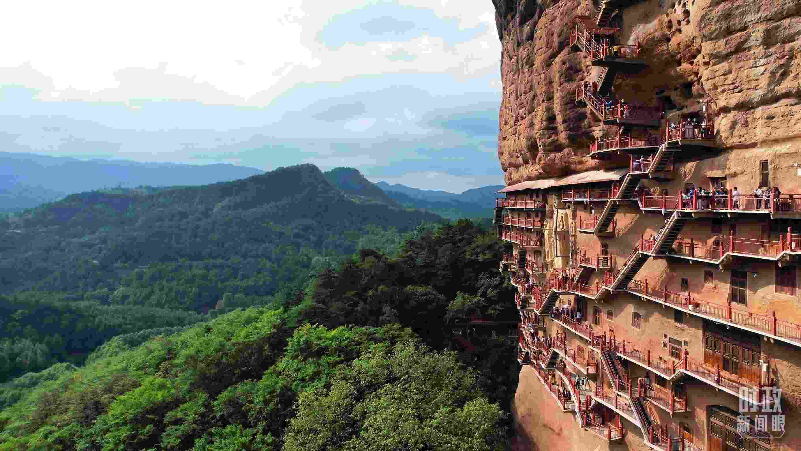 △ 麥積山石窟。（總臺(tái)記者馬凌峰拍攝）