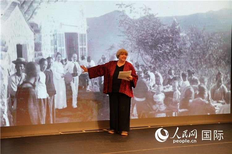 2、美國“鼓嶺之友”代表穆言靈講述友好故事。 人民網(wǎng)記者 李志偉攝