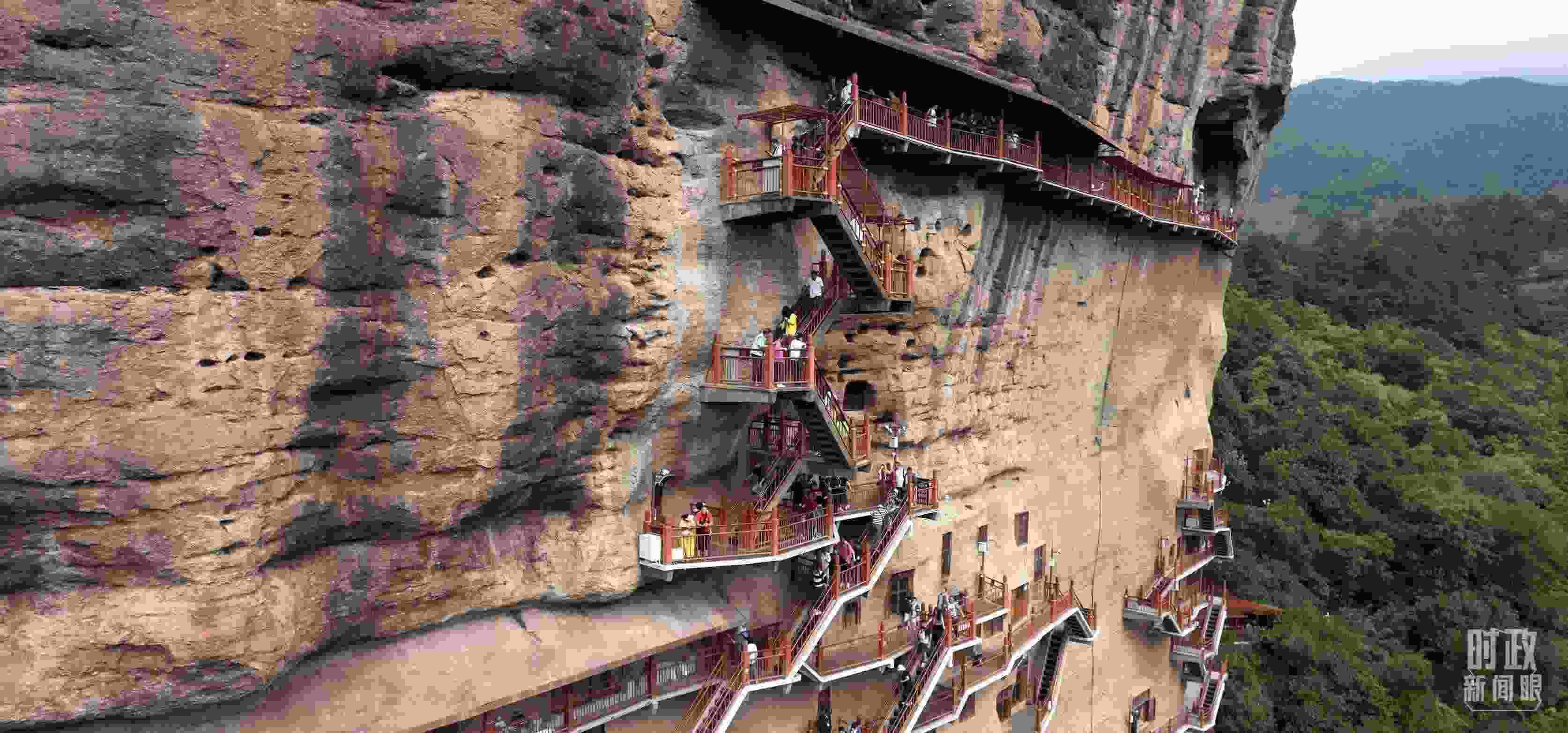 △麥積山石窟是國家5A級旅游景區(qū)，2024年上半年累計接待游客57萬人。（總臺國廣記者李晉拍攝）