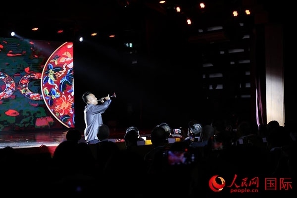 演出現(xiàn)場(chǎng)，演員帶來(lái)嗩吶獨(dú)奏《看秧歌》。人民網(wǎng)記者 楊一攝