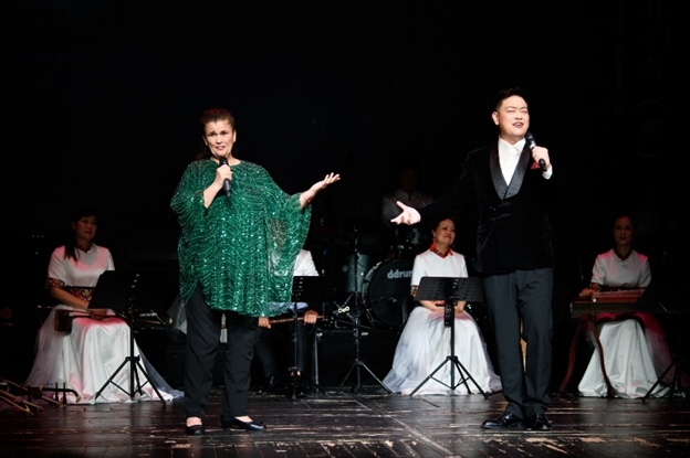 中羅歌唱家合唱《摩爾多瓦的玫瑰》。傅永山 攝