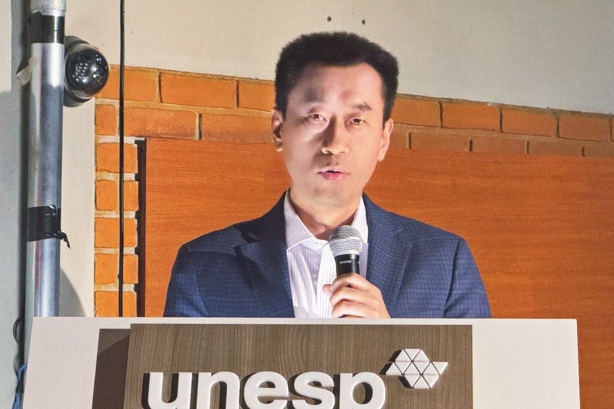 中國駐圣保羅總領事館副總領事田玉震在活動中致辭。圣保羅州立大學孔子學院供圖