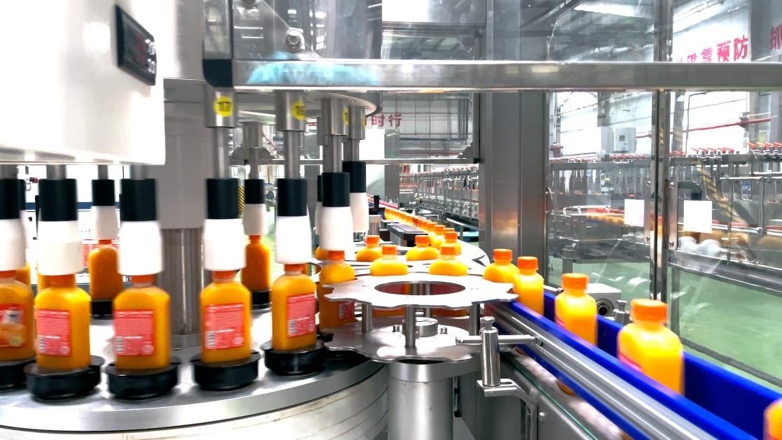 一輕食品（丹江口）產(chǎn)業(yè)園內(nèi)的桔汁飲料生產(chǎn)線。 受訪者供圖
