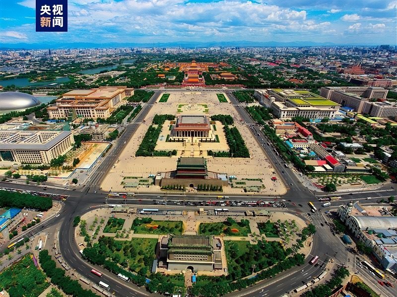 △全長7.8公里的北京中軸線上，分布有鐘鼓樓、景山、故宮等15處遺產(chǎn)構(gòu)成要素。