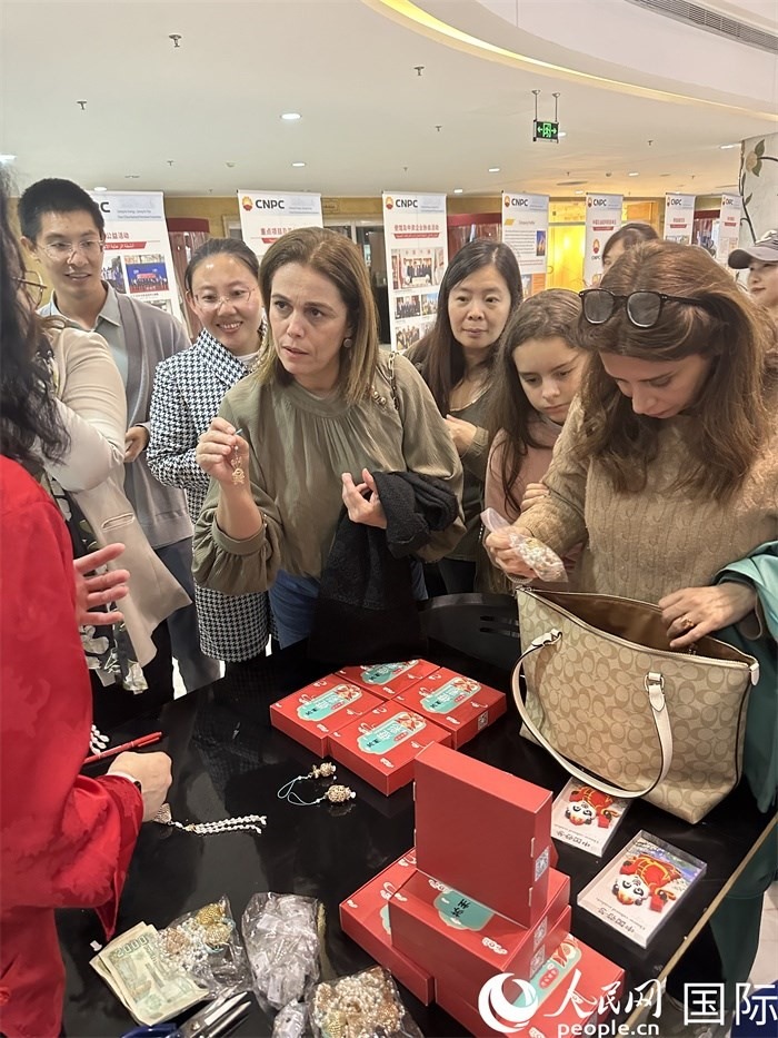 中國傳統(tǒng)非物質文化遺產互動展示。人民網(wǎng)記者 郝瑞敏攝