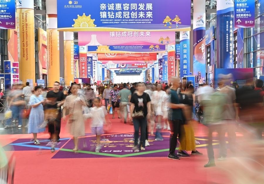 2024年9月28日，觀眾在廣西南寧市舉行的第21屆中國(guó)—東盟博覽會(huì)上參觀。新華社記者 周華 攝