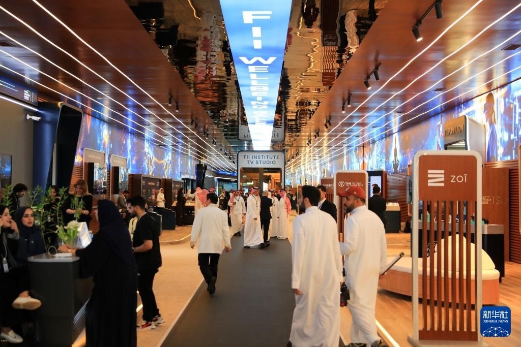 10月31日，在沙特阿拉伯首都利雅得，人們參加第八屆沙特“未來投資倡議”大會。新華社記者 隋先凱 攝