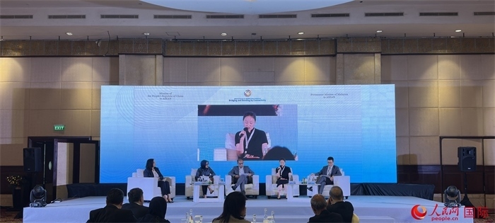 “企業(yè)對中國東盟互聯(lián)互通的責(zé)任與貢獻”分議題討論現(xiàn)場。人民網(wǎng)記者 曹師韻攝