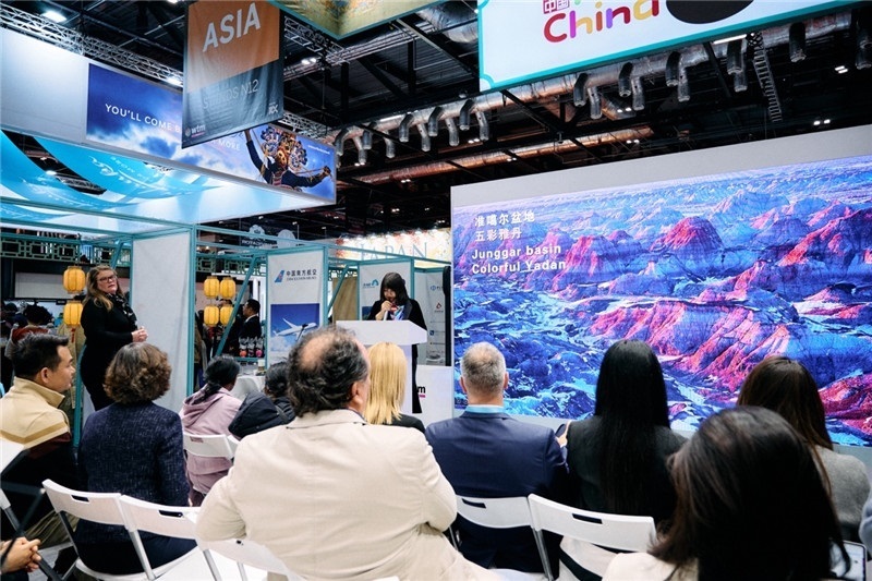  “中國館”新疆旅游推介會(huì)現(xiàn)場介紹。楊浩鵬攝