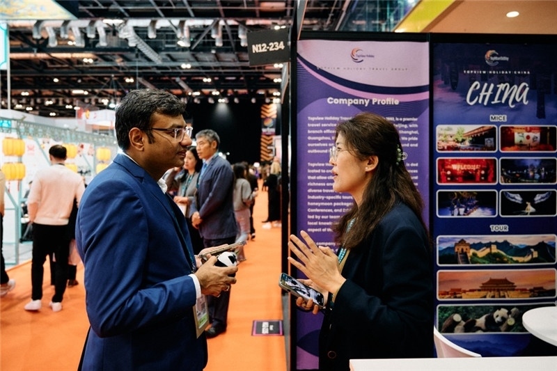 “中國館”展區(qū)現(xiàn)場洽談。 楊浩鵬攝