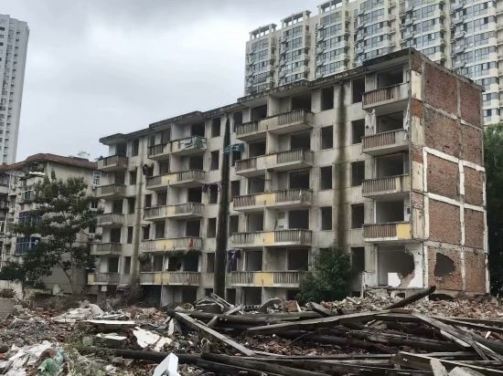 圖為拆遷中的合肥儀表廠宿舍。 合肥市蕪湖路街道 提供