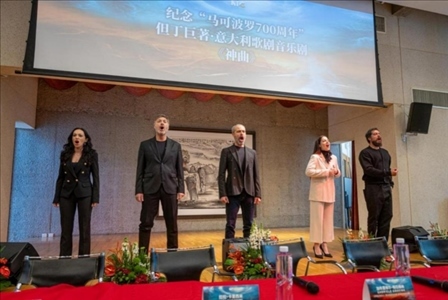 發(fā)布會(huì)現(xiàn)場(chǎng)，主創(chuàng)表演音樂(lè)劇片段。主辦方供圖