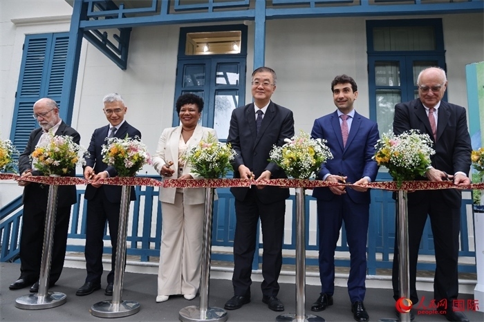 活動上，中巴嘉賓共同為“茶緣·中巴友誼園”剪彩，標(biāo)志著中巴友誼園中“茶之道”展覽正式開幕。人民網(wǎng)記者 張志文攝