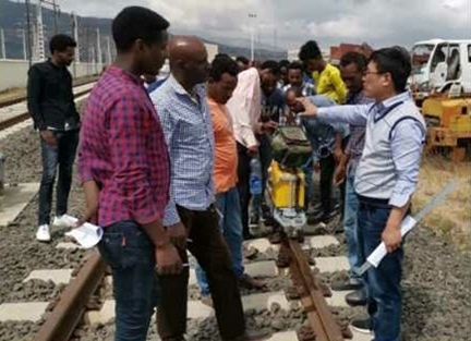 山東職業(yè)學(xué)院開展亞吉鐵路運營技術(shù)培訓(xùn)。教育部職業(yè)教育與成人教育司供圖