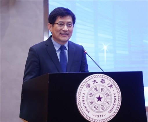 清華大學國家治理研究院執(zhí)行院長、清華大學計算社會科學與國家治理實驗室執(zhí)行主任孟慶國教授演講。供圖單位：清華大學國家治理研究院